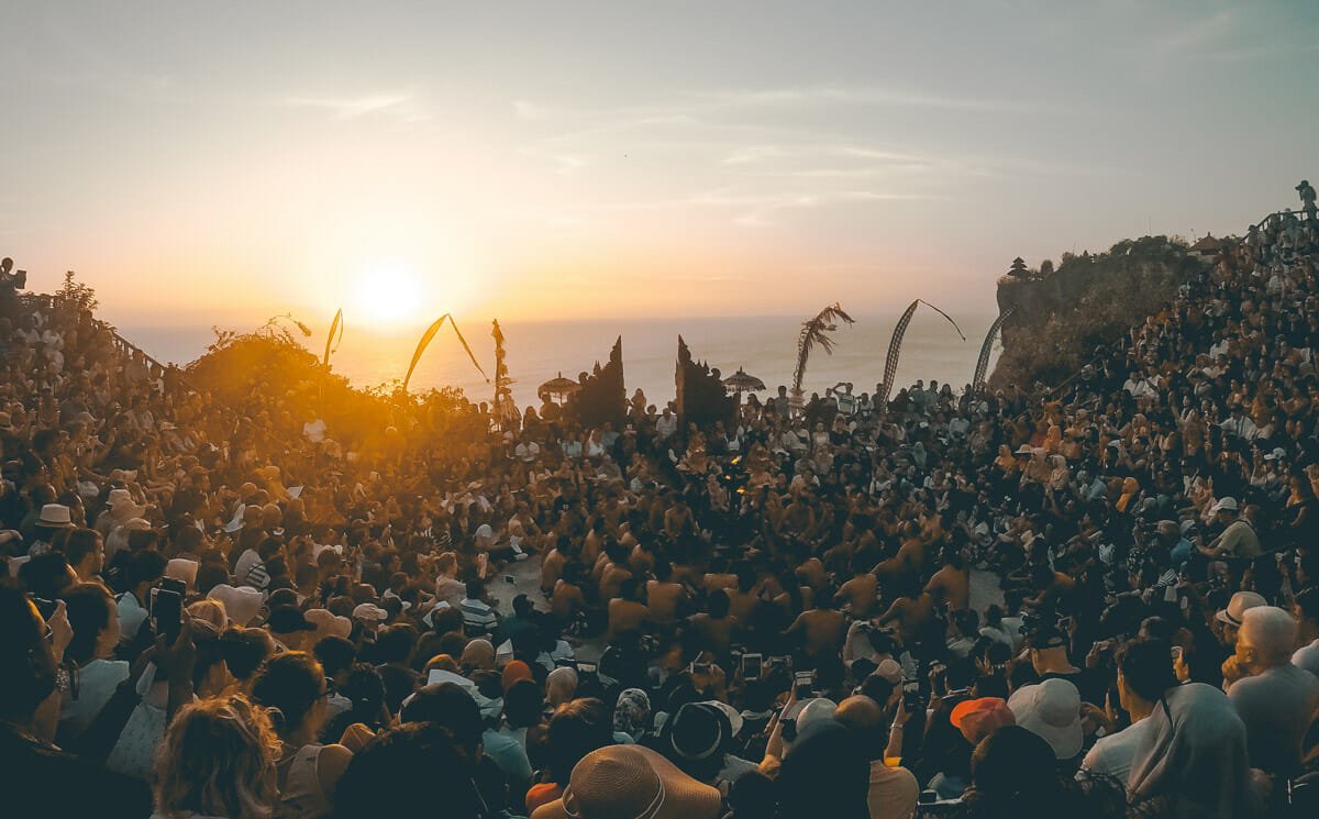 kecak-dance-uluwatu-indonesie kecak-dance-uluwatu-indonesie