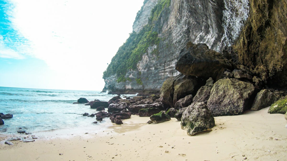 Plage de Tembeling Forest - Nusa Penida Plage de Tembeling Forest - Nusa Penida