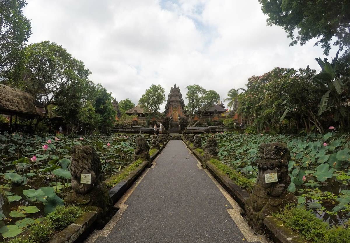 que faire a ubud bali sarawasti temple que faire a ubud bali sarawasti temple