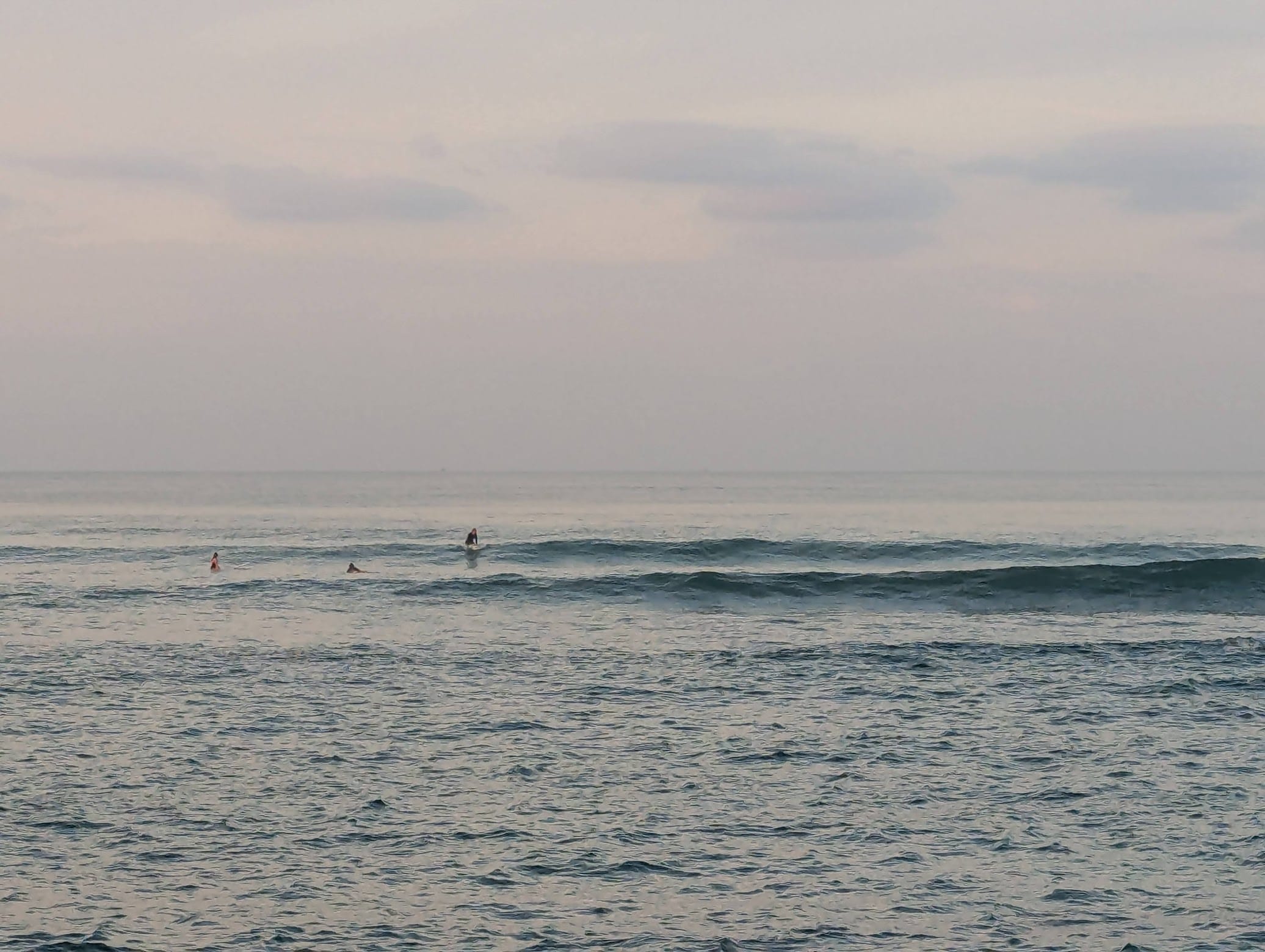 surf au lever de soleil