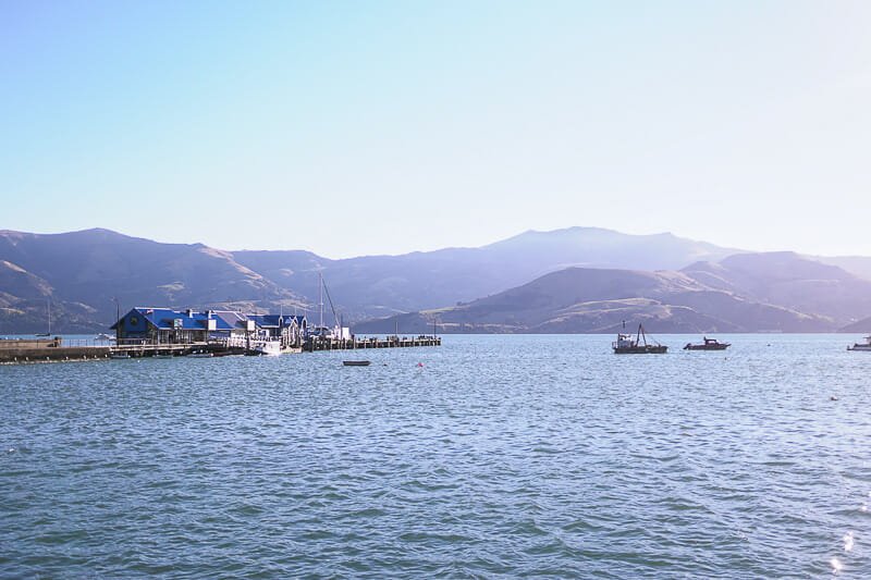 akaroa village ile du sud nouvelle zelande