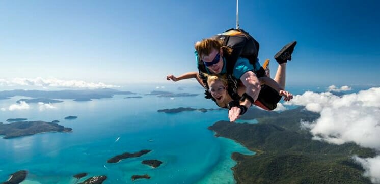 saut parachute whitsundays airlie beach
