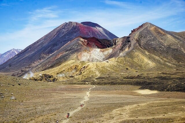 Vue du cratère rouge depuis la randonnée Tongariro Alpine Crossing