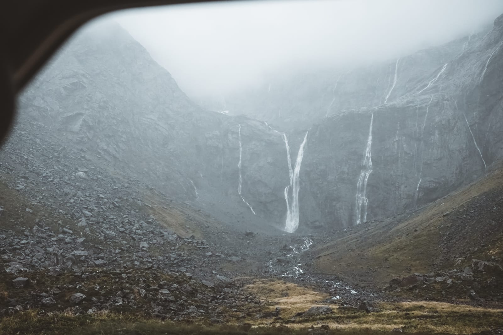 milford sound falaise