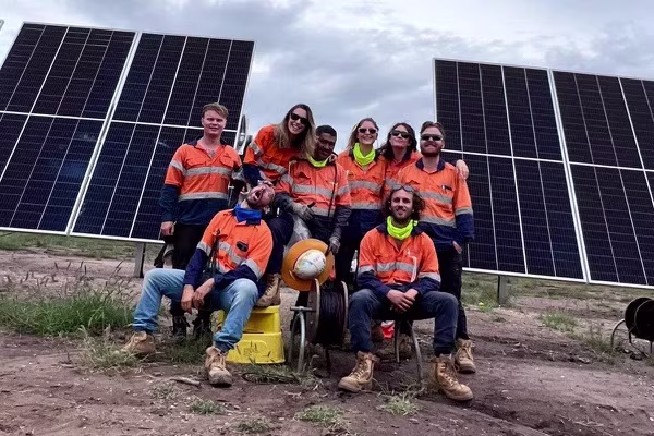 travailleurs ferme solaire australie Travailleurs ferme solaire australie
